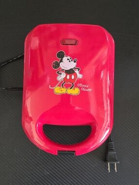 Mickey Mouse Red Retro Cake Pop Maker